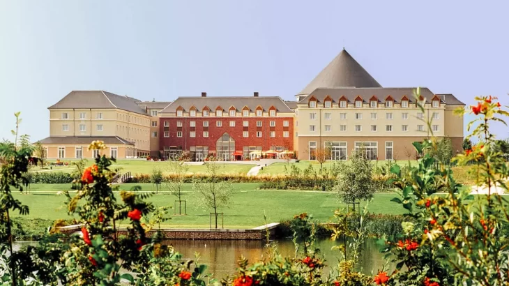 Beauvais Airport to Magic Circus