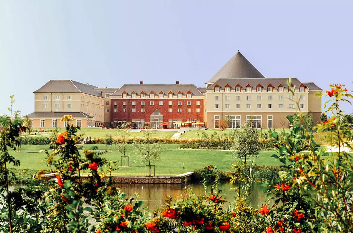 How To Get from Beauvais Airport to Magic Circus