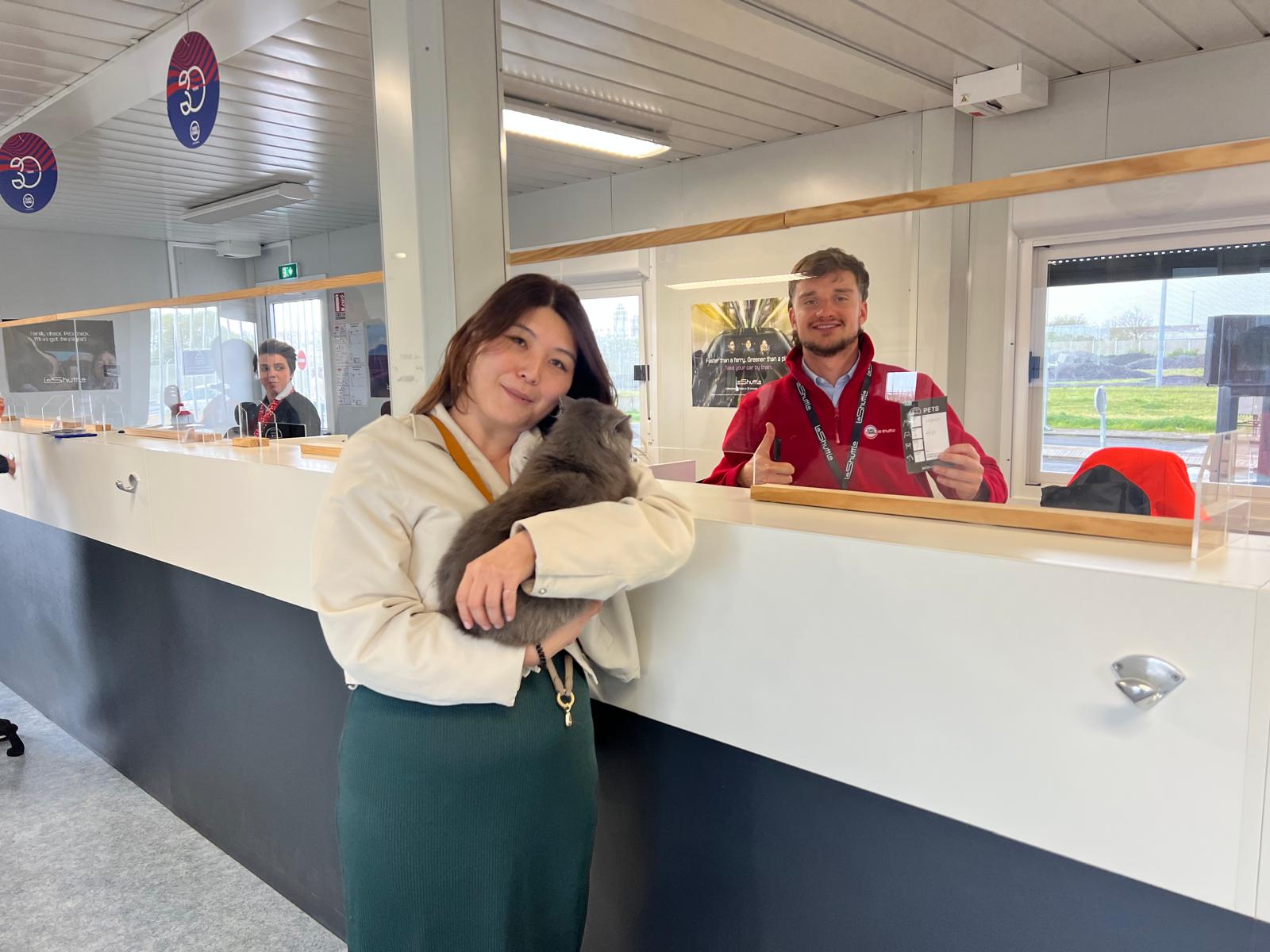 pet taxi from Paris to London